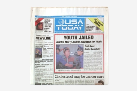 <p><strong>Figure 3.1</strong> A photo of the paper sold by <em>USA Today</em> on October 22, 2015.</p>